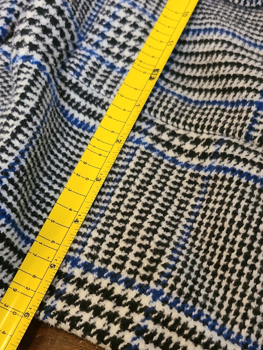 Black & White Plaid Cropped Jacket - Picture 15 of 16